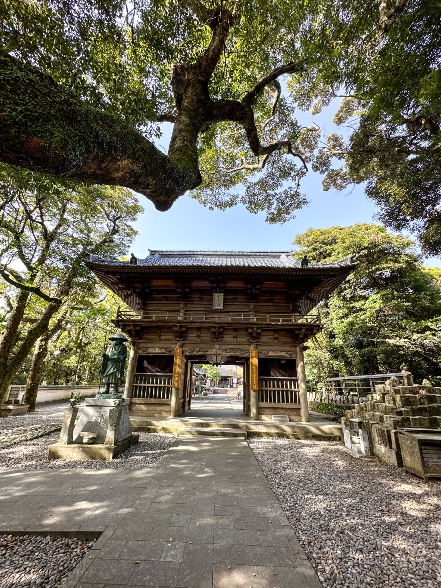 The temple gate of Hotsumisaki-ji located on Cape Muroto