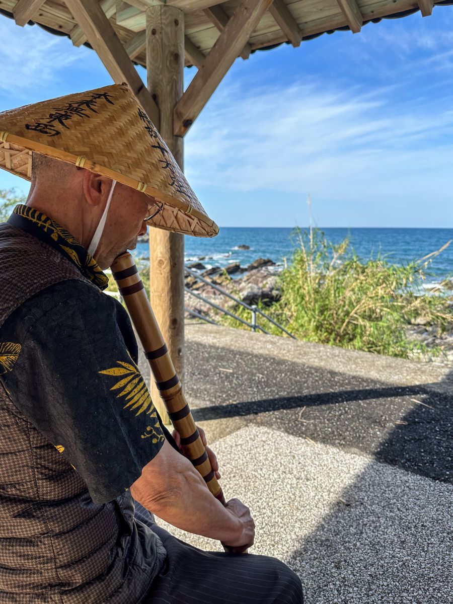  A friendly local who invites pilgrims for breakfast and to hear his flute