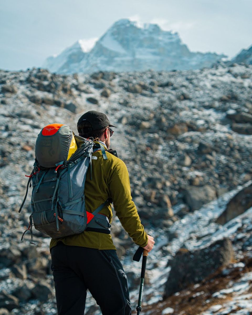 Phot of Oli with his Osprey backpack in the mountains
