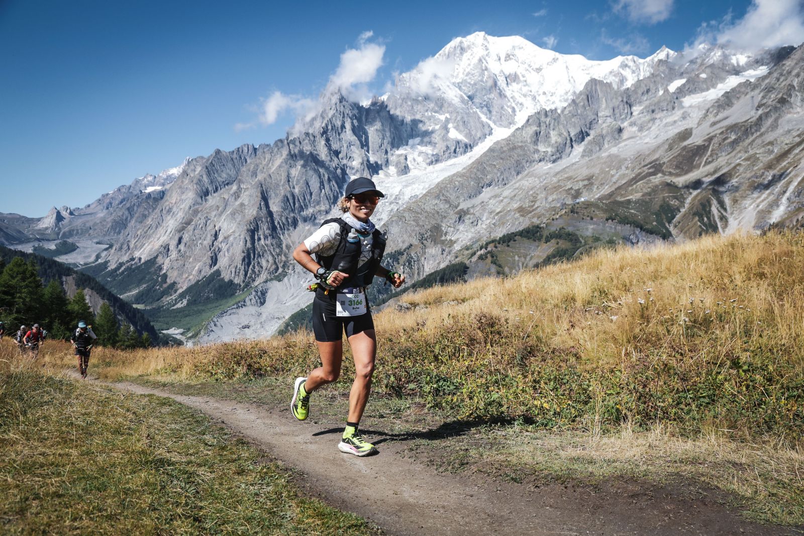 Wild Earth Staff Trail Running UTMB