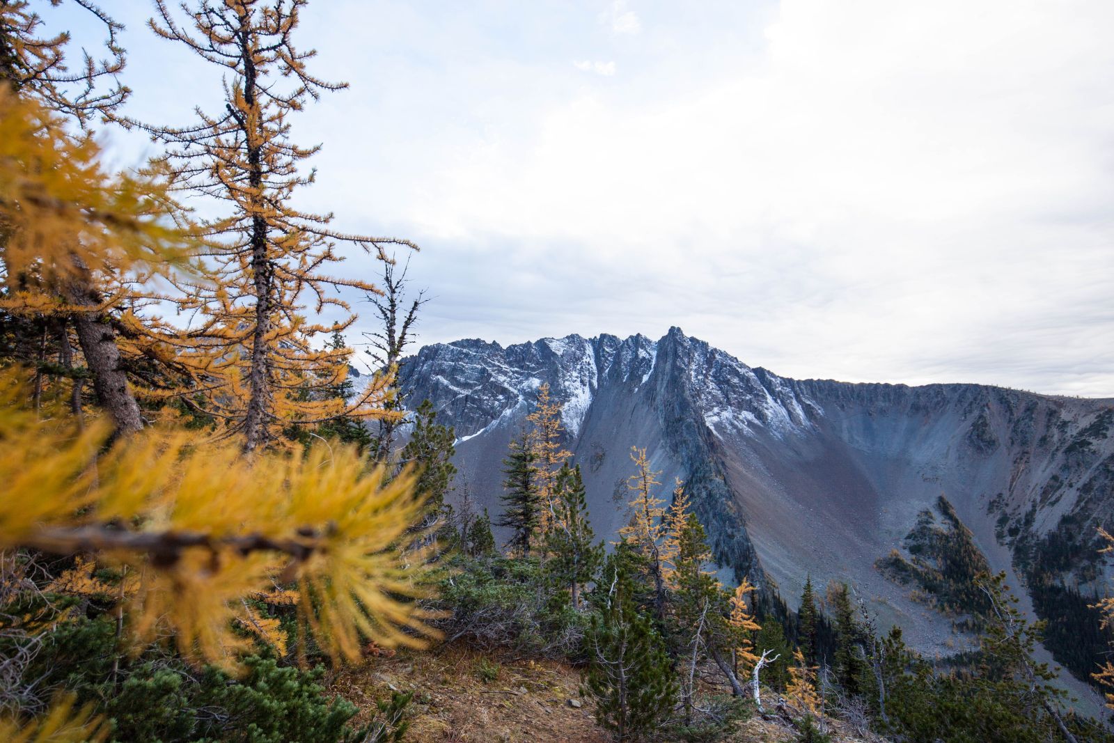 Image of mountains in autumn by Ayemins