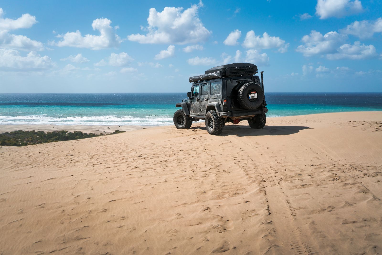 4X4 driving on the beach by Thomas Tucker